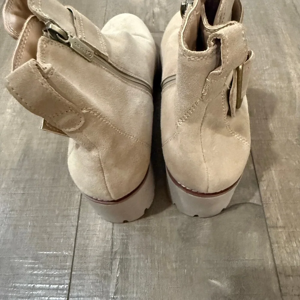 Blondo Dagger Waterproof Suede Leather‎ Lug Sole Buckle Ankle Boots 10M School